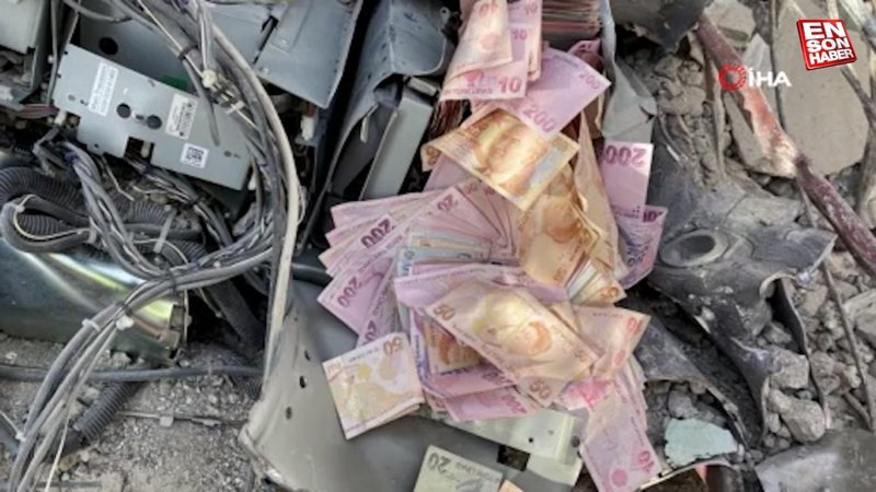 Kahramanmaraş'ta enkazda bulunan para dolu banka kasası yetkililere teslim edildi