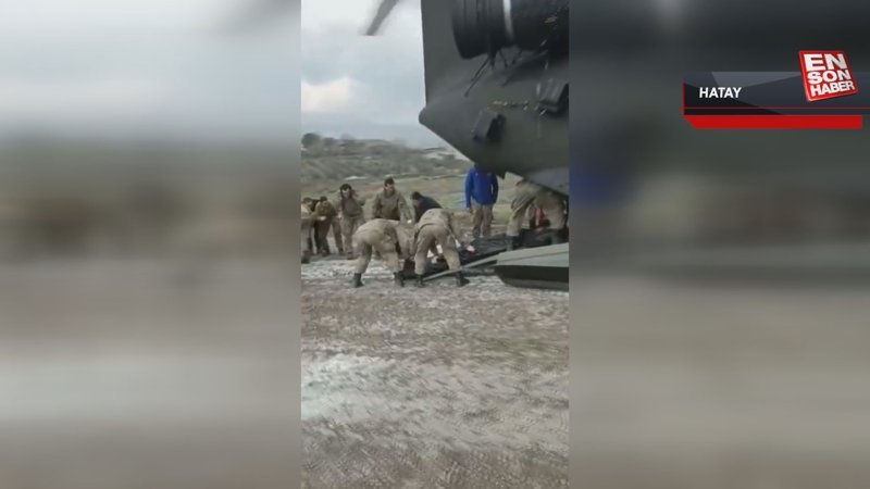 Mehmetçik Hatay'da ağır nakliye helikopteri ile çadırları ulaştırıyor