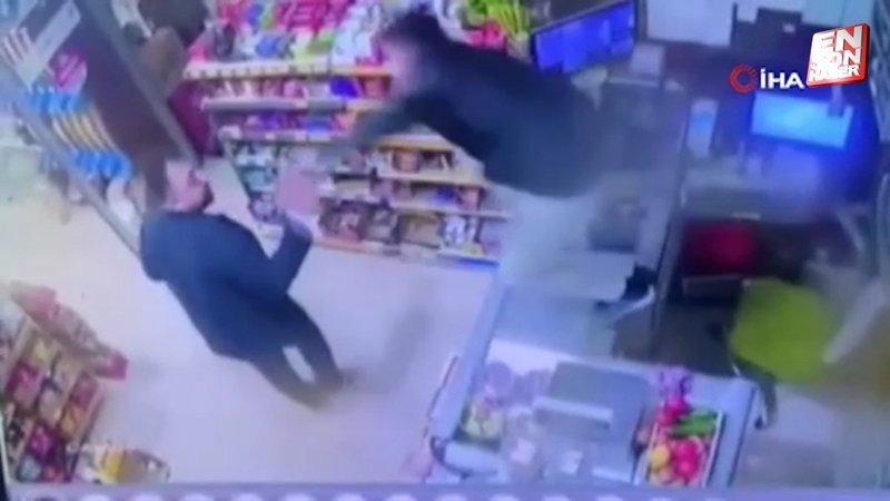 Mersin'de bir market çalışanı deprem anında kasanın üzerinde atlayarak kaçtı