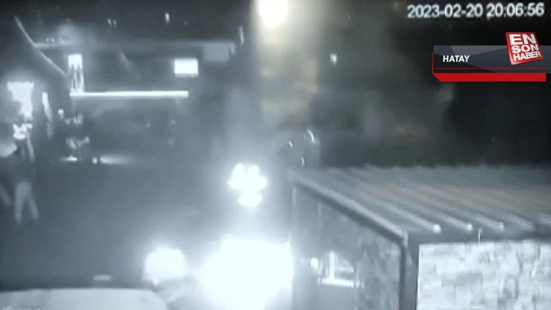 Hatay'daki 6.4'lük deprem afet koordinasyon merkezinin kamerasına yansıdı