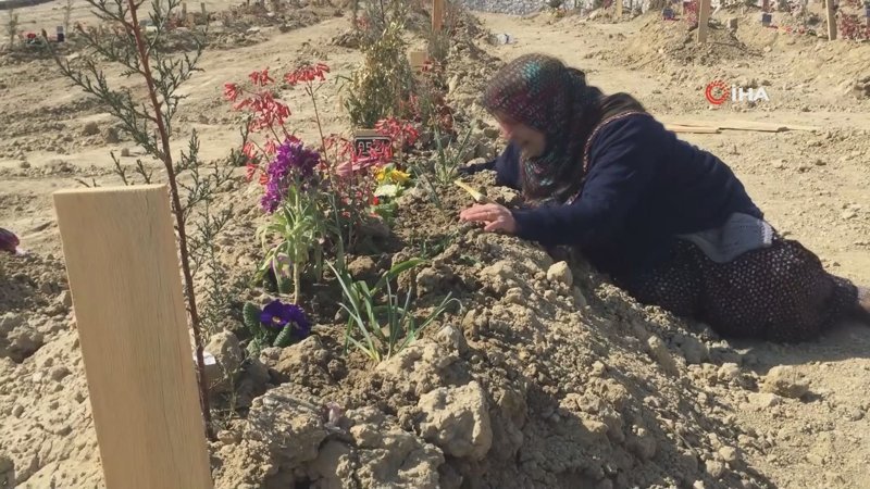 Hatay'da depremde ailesini kaybeden annenin feryadı yürek yaktı