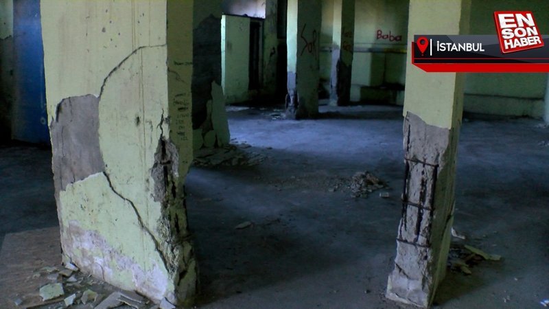 Küçükçekmece'de 3 yıldır mühürlü binada yaşıyorlar