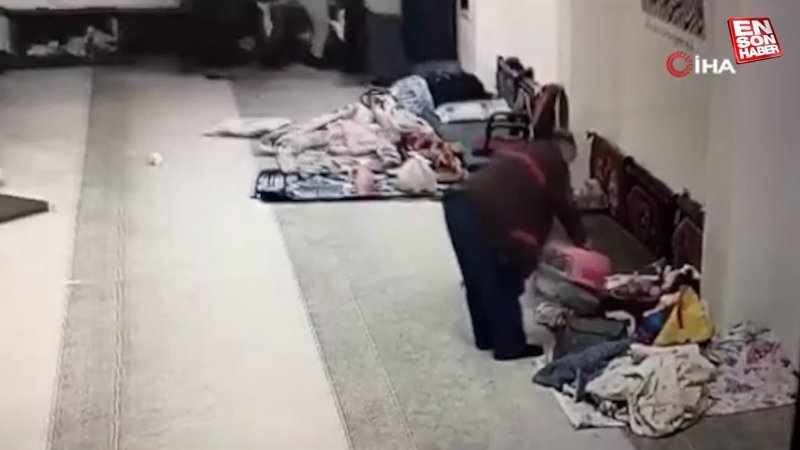 Malatya'da yaşlı adamın deprem anında kedisini kurtarma anı yürekleri ısıttı