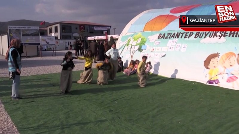 İslahiye'de depremzede çocuklar gönüllülerin etkinlikleriyle vakit geçiriyor