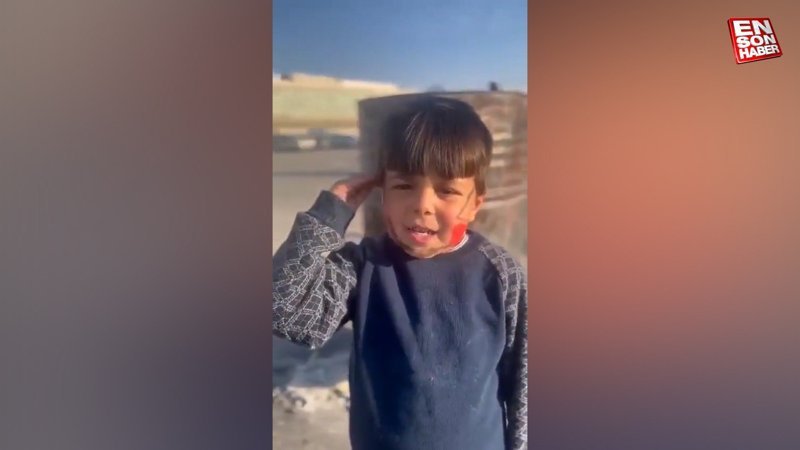 Malatya'da çadır kentte yaşayan minik depremzedenin İstiklal Marşı'nı okuduğu anlar duygulandırdı