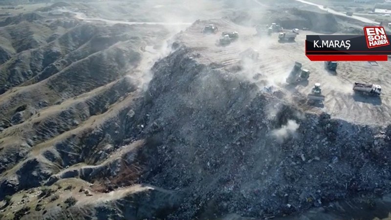 Depremde yıkılan binaların toplandığı enkaz alanı