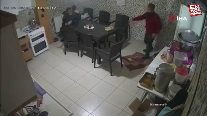 Kayseri'de namaz kılarken depreme yakalandı