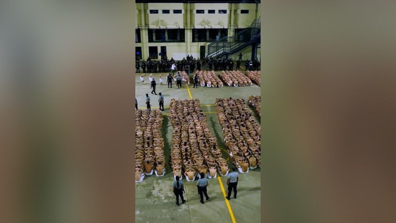 Mega hapishane açıldı! Görüntüler şoke etti