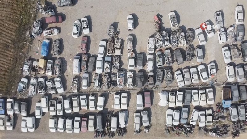 Adıyaman’da depremden geriye kalan araç mezarlığı