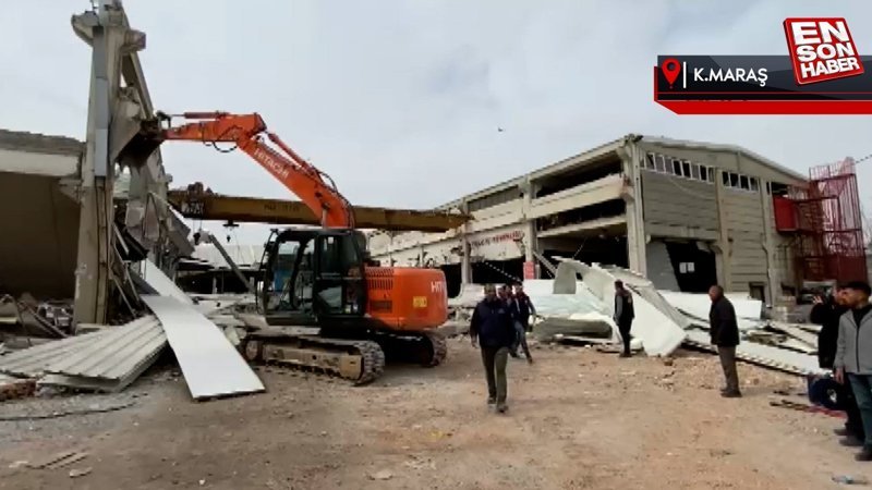 Depremin merkezi Kahramanmaraş'ta iş yerinin çatısı çöktü