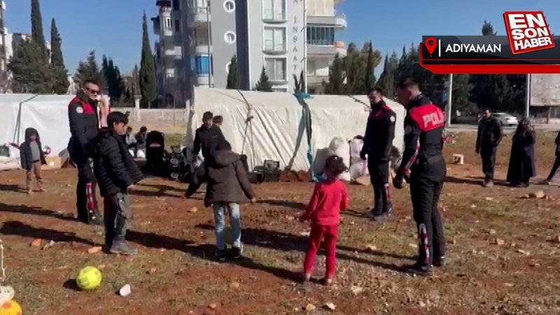 Adıyaman'da Yunus polisleri depremzede çocuklarla top oynadı