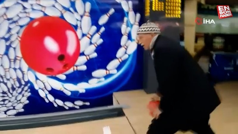 Bolu'da 75 yaşındaki depremzede hayatında ilk kez bowling oynadı
