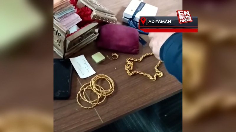 Adıyaman'da kepçe operatörü bulduğu para ve ziynet eşyalarını teslim etti