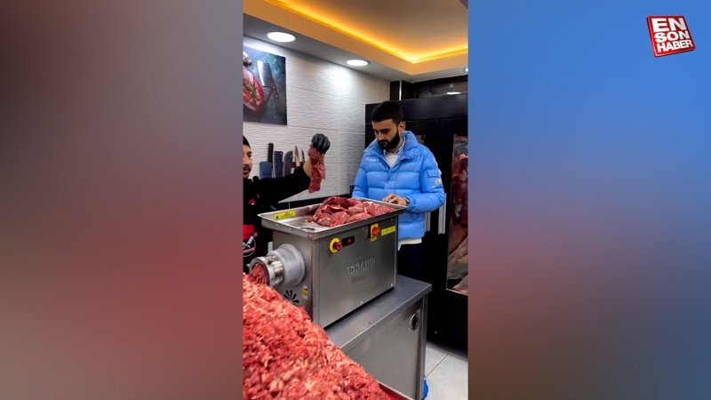 CZN Burak, deprem bölgelerine yardımlarını sürdürüyor