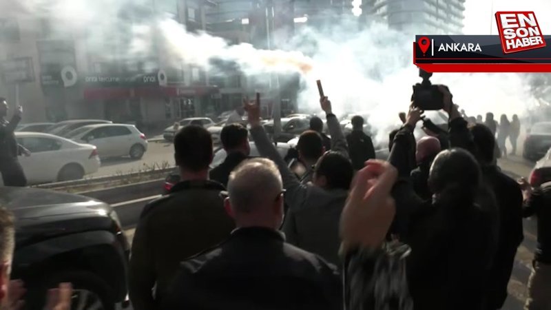 İyi Parti Gençlik Kolları üyeleri, Meral Akşener'i meşalelerle uğurladı