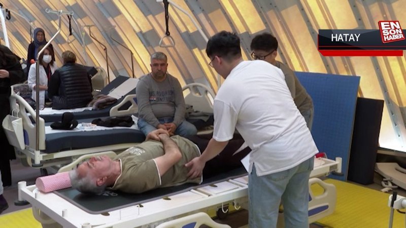 Güney Koreli sağlık ekibi İskenderun'da depremzedelerin ağrılarını azaltıyor