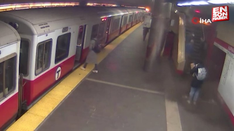 ABD'de metro tavanı, yolcunun hemen önüne düştü