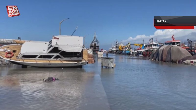 Depremin vurduğu İskenderun'da lodosun ardından balıkçı tekneleri battı