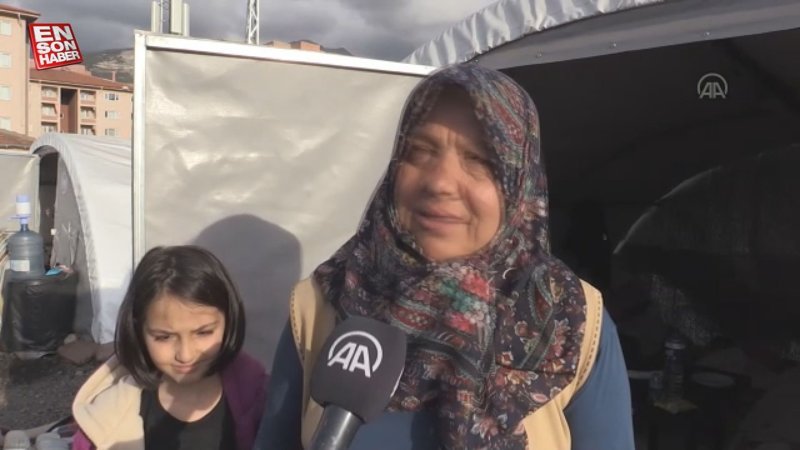 İskenderun'da çadırların yükünü kadınlar çekiyor