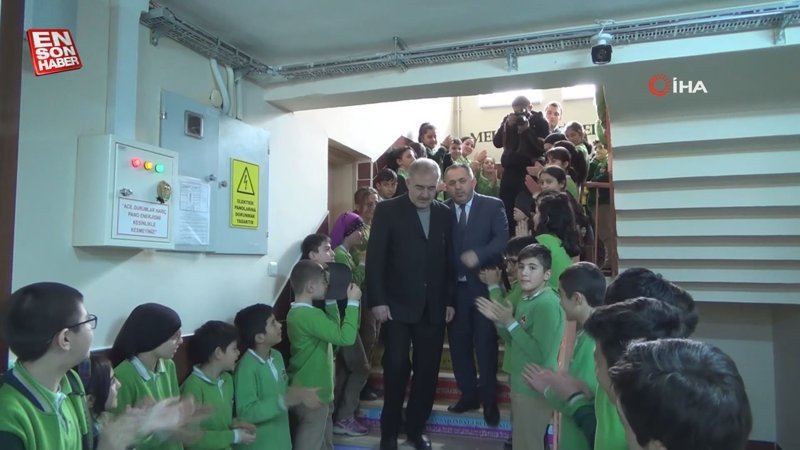 Bayburt'ta 37 yıllık öğretmene duygusal veda