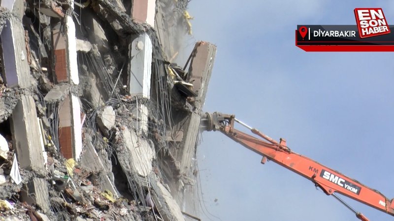 Diyarbakır'da 89 kişinin hayatını kaybettiği AVM'de hüzünlü yıkım