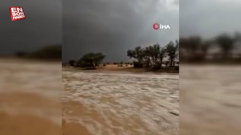 Suudi Arabistan'a dolu yağdı