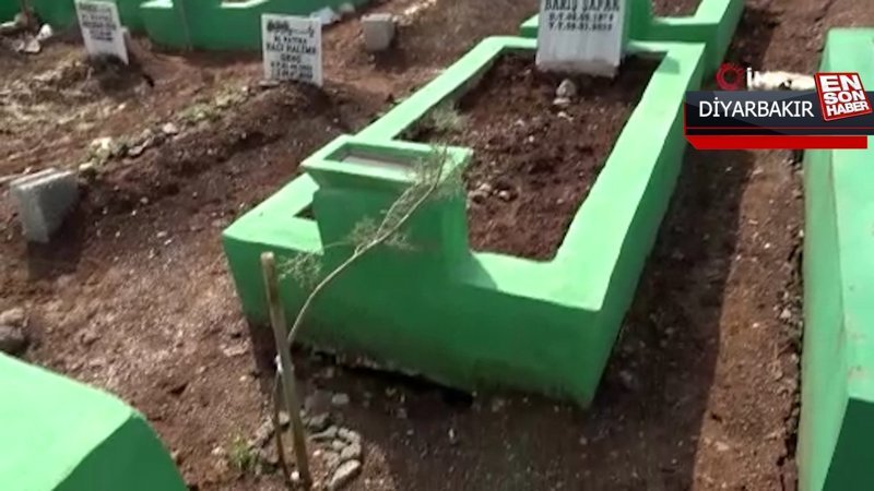 Diyarbakır’da yağmur sonrası depremzedelerin mezarları çöktü