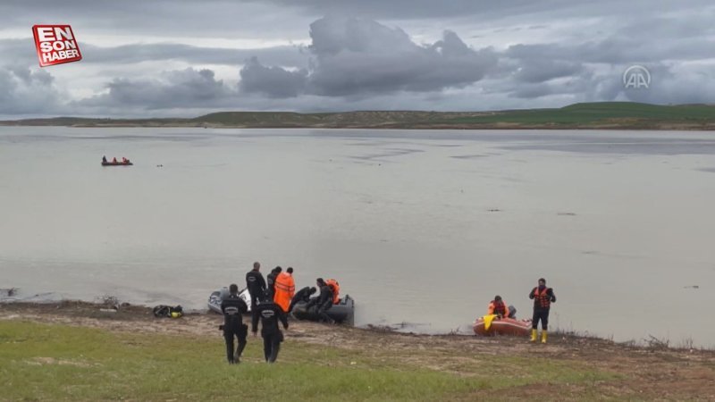 Şanlıurfa'da tırıyla sele kapılan sürücüyü arama çalışmaları sürüyor