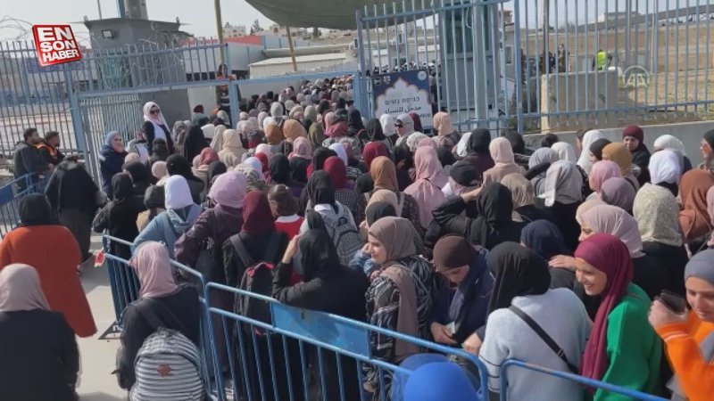 Ramazan ayının ilk cuma namazı için Batı Şeria'dan Kudüs'e geçişler