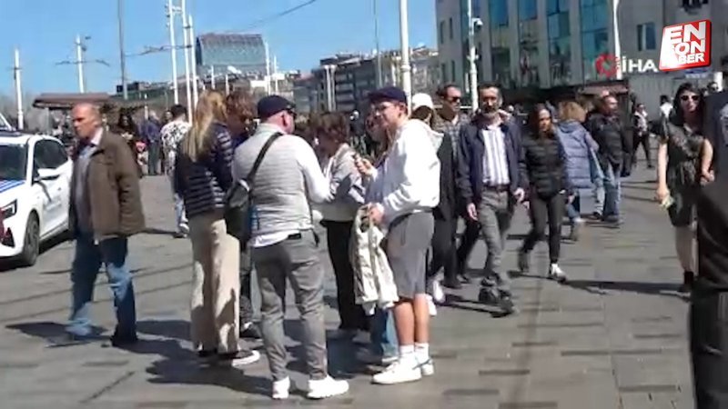 Güneşli ve sıcak havayı fırsat bilenler Taksim’e akın etti