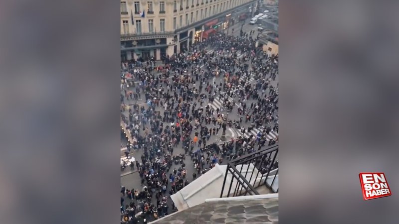Fransa Paris'te Macron karşıtları sokağa indi