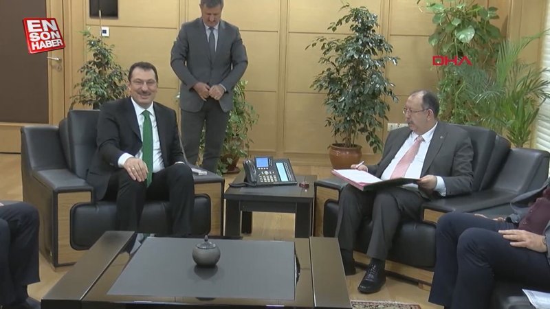 AK Parti'nin milletvekili aday listelerini YSK'ya teslim etti