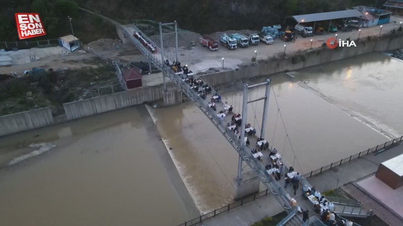 Rize'de köprü üzerinde 500 kişilik iftar