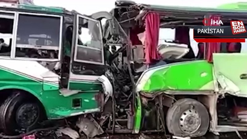 Pakistan'da yolcu otobüsleri çarpıştı