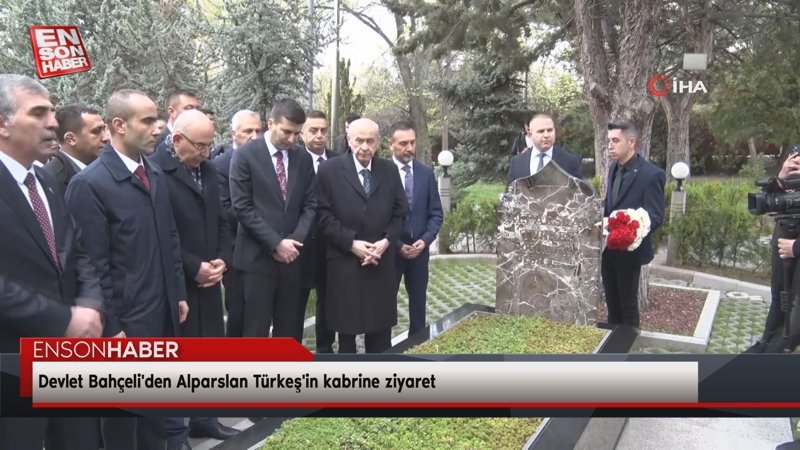 Devlet Bahçeli'den Alparslan Türkeş'in kabrine ziyaret