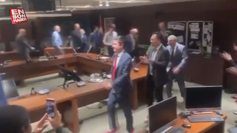 Kanada'da milletvekillerinden 'pembe topuklu' protesto