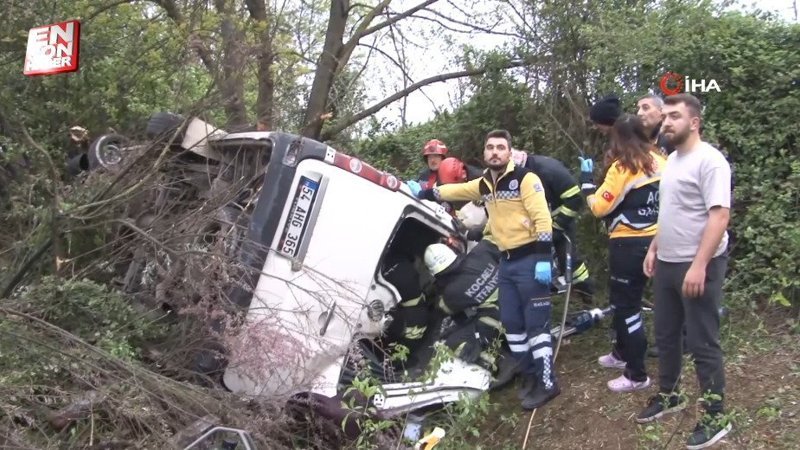 TEM'de servis minibüsü şarampole yuvarlandı: 13 yaralı