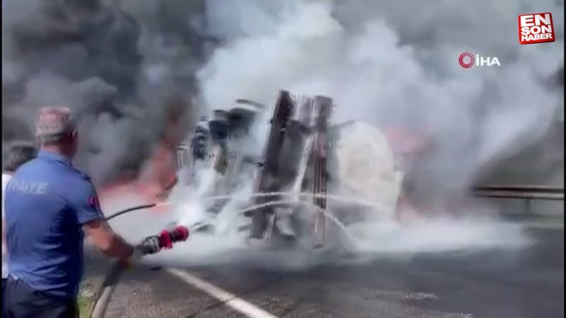 Şırnak’ta kamyonet ile ham petrol yüklü tır çarpıştı