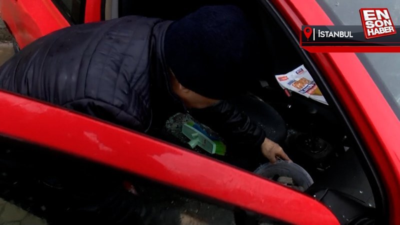 İstanbul'da apartmandan kopan beton parçaları arabaya düştü