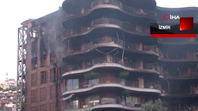 İzmir'de alevlere teslim olan lüks sitedeki hasar görüntülendi