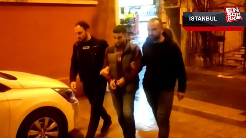 Beyoğlu'nda bıçaklı gasp kamerada