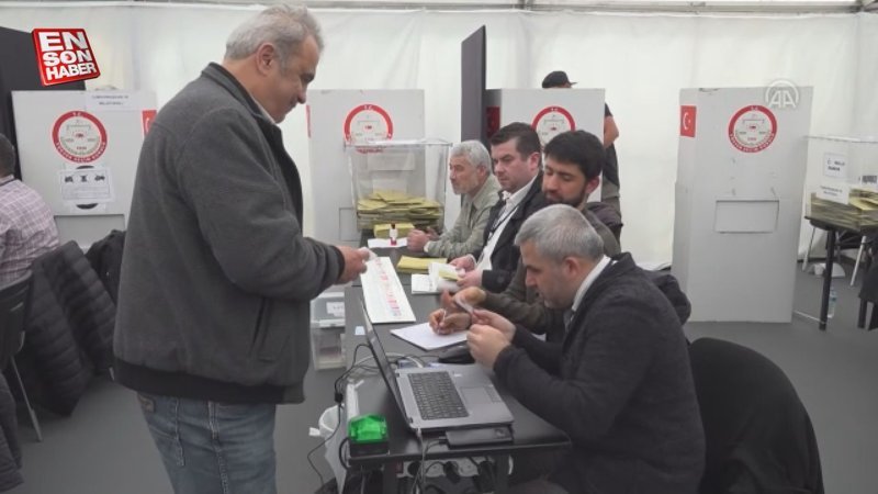 Almanya'da Türk vatandaşları, 14 Mayıs seçimleri için oy kullanıyor