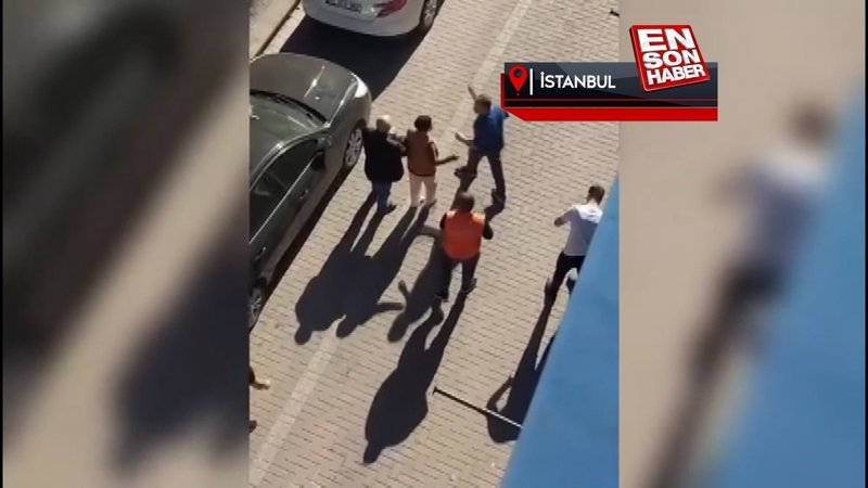 Zeytinburnu'nda çıkan kavga büyüdü: Satırı etrafa rastgele savurdu