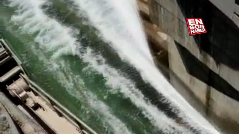 Tunceli Munzur Çayı'na uçan otomobildeki 3 genç aranıyor: Baraj kapakları açıldı