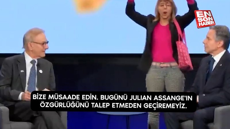 Antony Blinken'ın katıldığı toplantıda Julian Assange protestosu