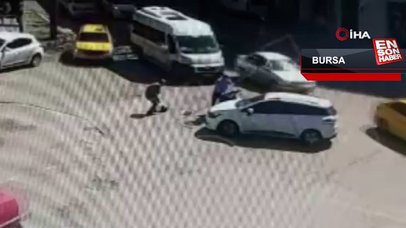 Bursa’da motosikletli sürücü, otomobile çarptı