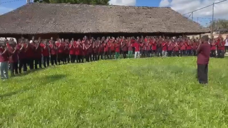 Tanzanyalı öğrenciler, Cumhurbaşkanı Erdoğan için dua etti