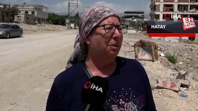 Hatay'da 40 yıllık emeği moloza dönen kadın, gözyaşlarına boğuldu