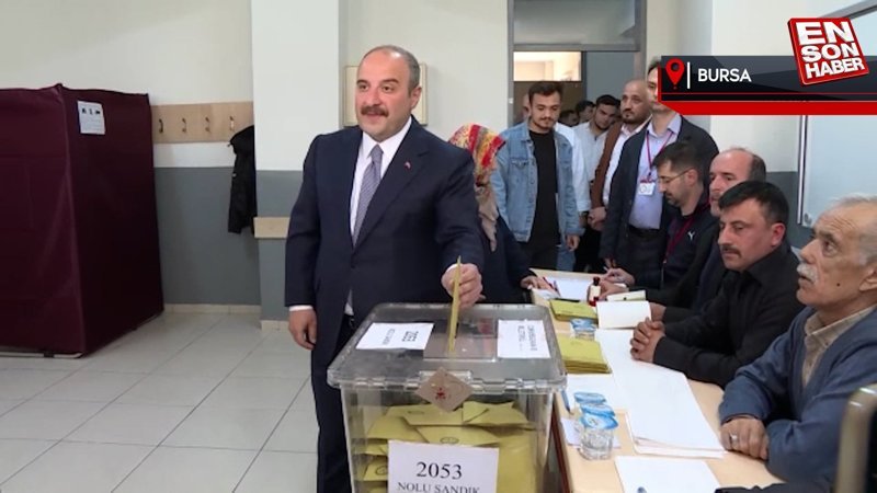 Sanayi ve Teknoloji Bakanı Mustafa Varank, oyunu kullandı