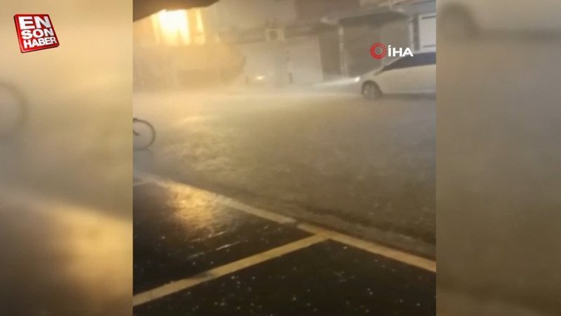 Şanlıurfa'da dolu yağışı hayatı felç etti